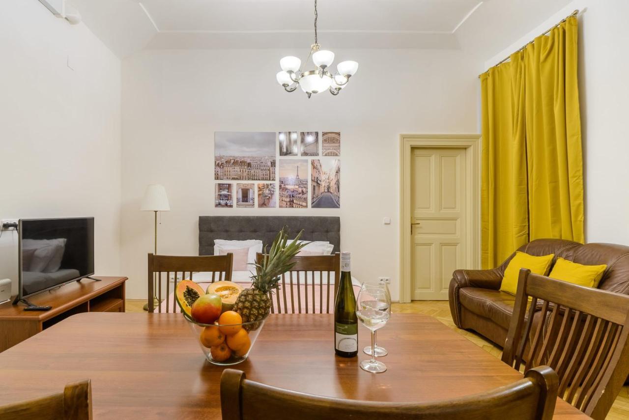 Terrace apartment in Malostranské náměstí Praga Esterno foto