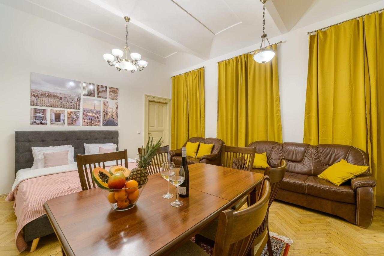 Terrace apartment in Malostranské náměstí Praga Esterno foto