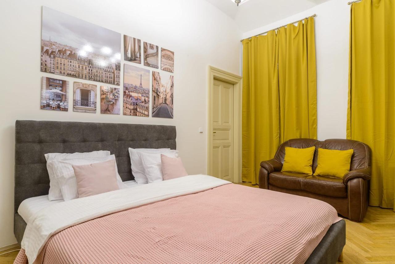 Terrace apartment in Malostranské náměstí Praga Esterno foto