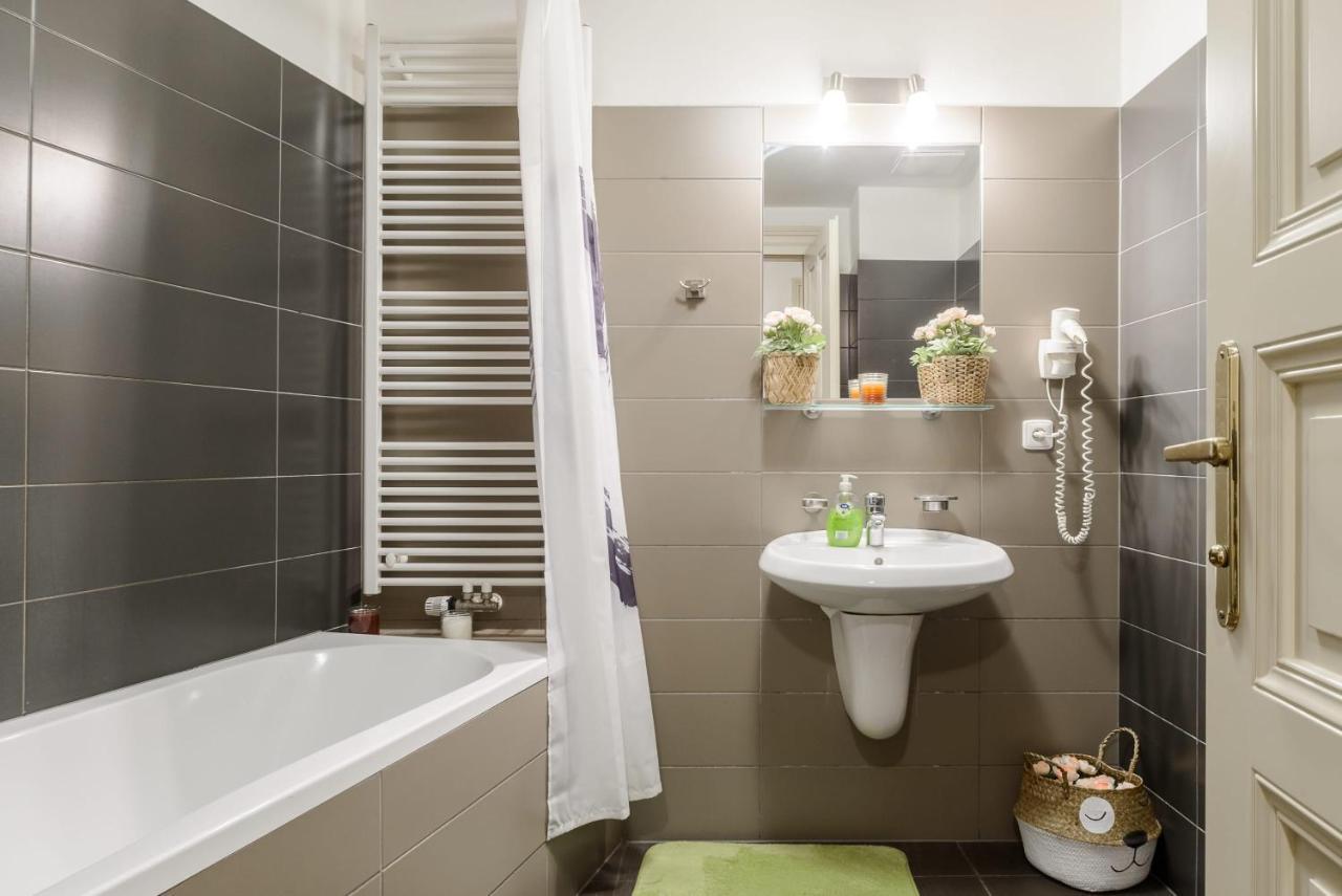 Terrace apartment in Malostranské náměstí Praga Esterno foto