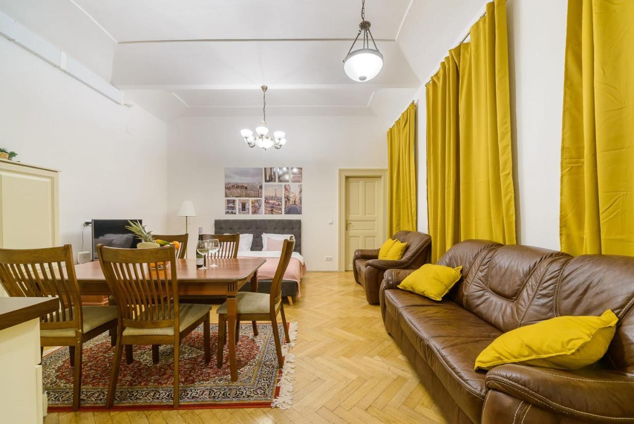Terrace apartment in Malostranské náměstí Praga Esterno foto